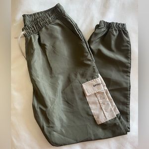 NWOT Boohoo Man Cargo Joggers, size L.